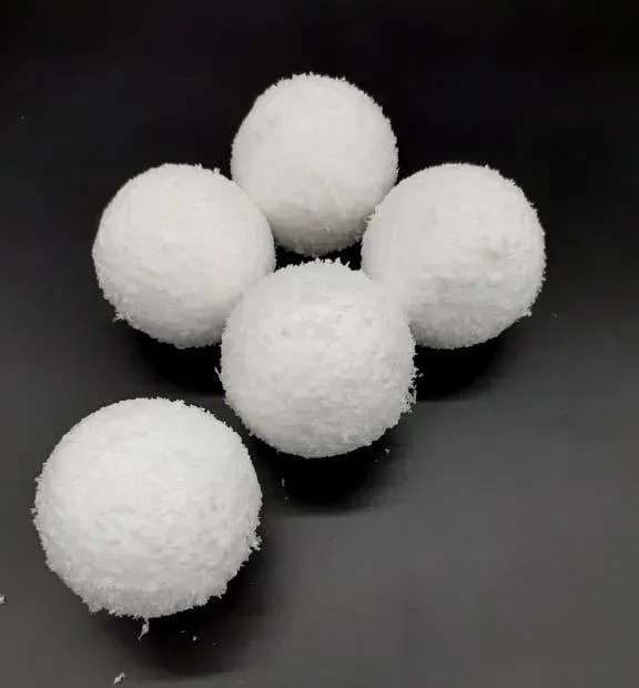 Deco Foam palline effetto neve set 5 pezzi 4,5 cm bianche